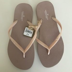 American Eagle Blush Pink Flip Flops